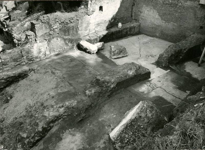 C002195 - monumento - Colosseo, veduta del prospetto meridionale dopo la nevicata del febbraio 1986; neg. serie L, n. 280