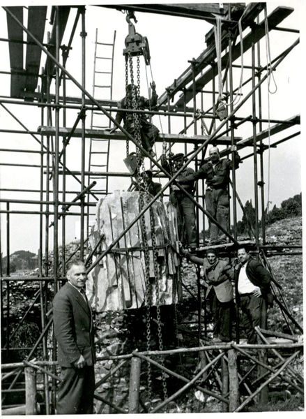 C002262 - restauro - Colosseo,settore est, secondo ordine, documentazione degli atti di inciviltÃ , 1985; neg. serie L, n. 300
