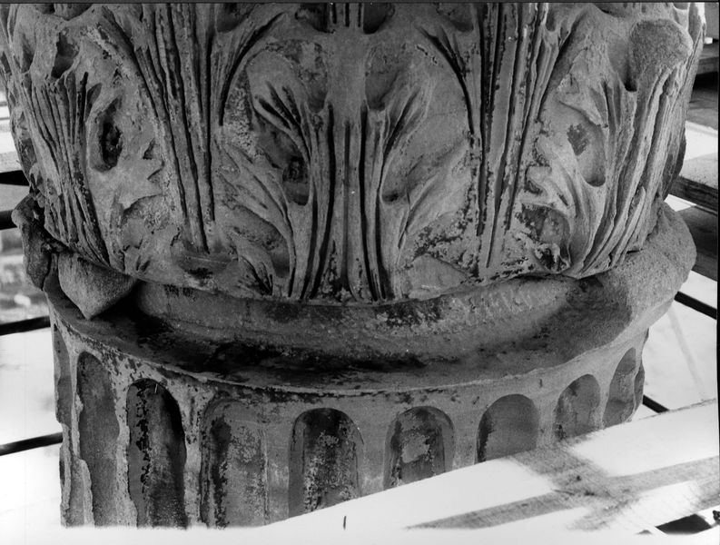 012786 - monumento - Foro Romano, Colonna di Foca, lo stato di conservazione prima dell'intervento del 1982, particolare del capitello; FILM 996