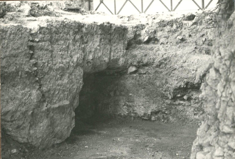 C002313 - monumento - Colosseo, ipogei, galleria occidentale, veduta del Antiquarium allestito al interno della galleria; neg. serie L, n. A 50