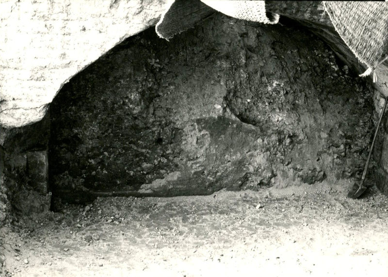 C002326 - monumento - Colosseo, alcuni corridoi dei sotterranei con veduta del versante sud-est della cavea (foto S.A.R. 1978); neg. serie L, n. A 53