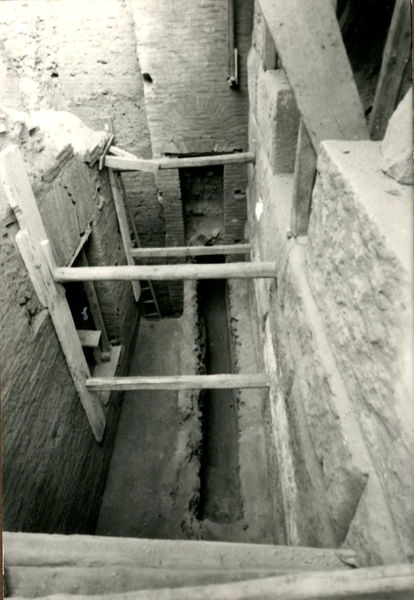 C002370 - monumento - Colosseo, veduta del versante nord della cavea, in basso il settore nord dei sotterranei; neg. serie L, n. A 91