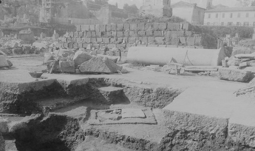  - Area del Comizio-Niger Lapis e della Piazza del Foro Romano. Pozzetti