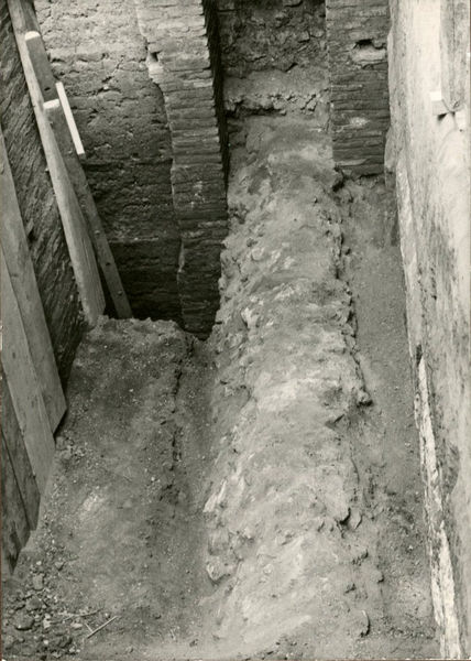 C002372 - monumento - Colosseo, ipogei, settore sud-est, veduta di alcuni corridoi; neg. serie L, n. A 93																						