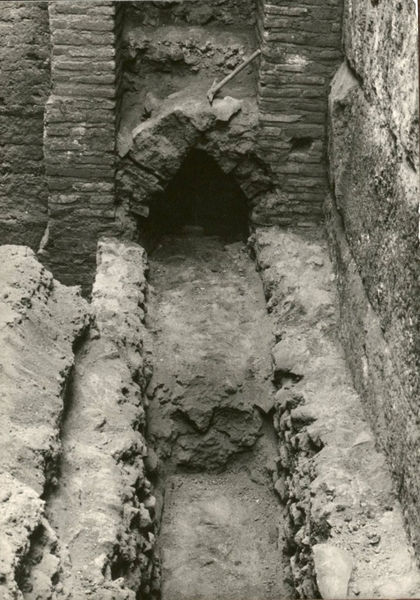 C002376 - monumento - Colosseo, ipogei, settore sud, veduta di alcuni corridoi; neg. serie L, n.  A 97