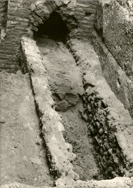 C002384 - monumento - Colosseo, ipogei, galleria occidentale, veduta dell'antiquarium allestito all'interno della galleria; neg. serie L, n.  A 109