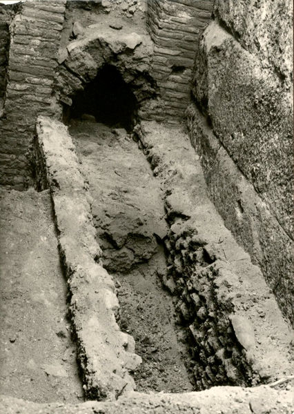 C002385 - monumento - Colosseo, ipogei, galleria occidentale, veduta dell'antiquarium allestito all'interno della galleria; neg. serie L, n.  A 109