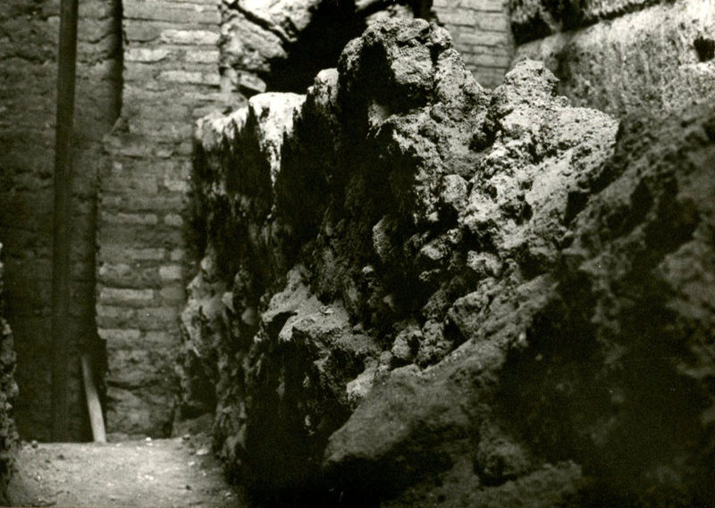 C002392 - monumento - Colosseo, ipogei, settore nord, veduta di alcuni corridoi; neg. serie L, n. A 117