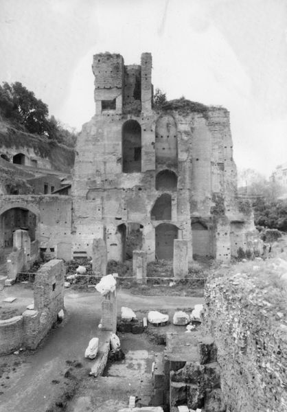 022092 - monumento - Foro Romano, c.d. Tempio di Augusto, la parete settentrionale; neg. serie 6x6, n. 2588