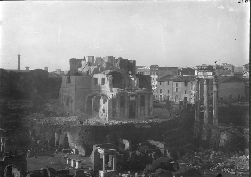 016544 - monumento - Foro Romano, Chiesa di S. Maria Liberatrice (ex), veduta durante la demolizione; neg. serie F, n. 216
