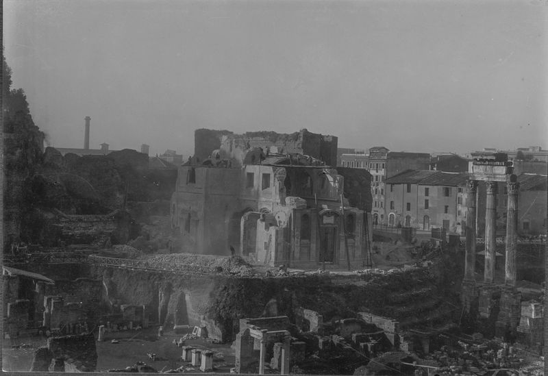 016545 - monumento - Foro Romano, Chiesa di S. Maria Liberatrice (ex), veduta durante la demolizione; neg. serie F, n. 217