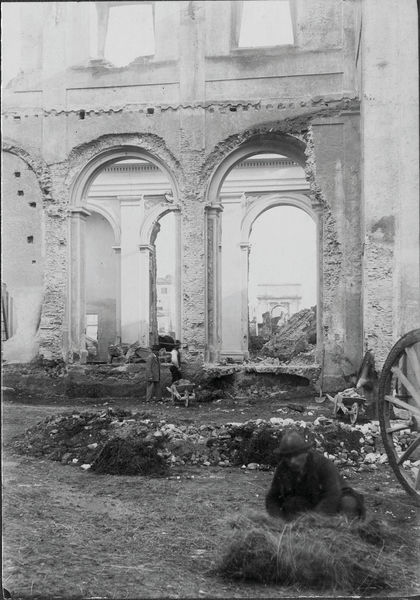016546 - monumento - Foro Romano, Chiesa di S. Maria Liberatrice (ex), la chiesa durante la demolizione, particolare (gennaio 1900); neg. serie F, n. 220