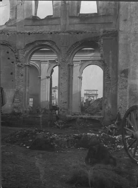 016555 - monumento - Foro Romano, Chiesa di S. Maria Liberatrice (ex), la chiesa durante la demolizione della navata, particolare (gennaio 1900); neg. serie F, n. 220