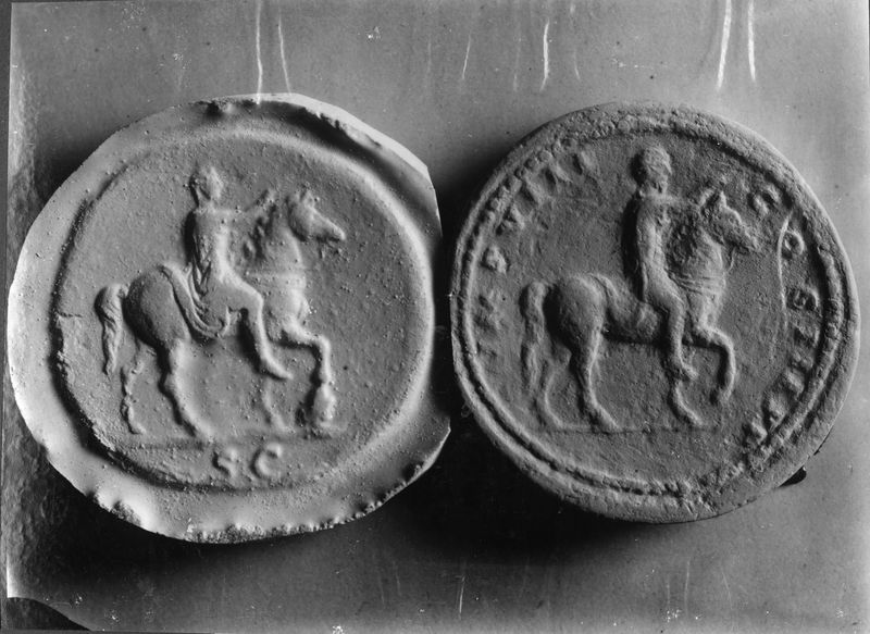013739 - reperto - Foro Romano, Equus Domitiani, calco in gesso di una moneta su cui Ã¨ rappresentata la statua equestre di Domiziano; neg. serie C, n. 203