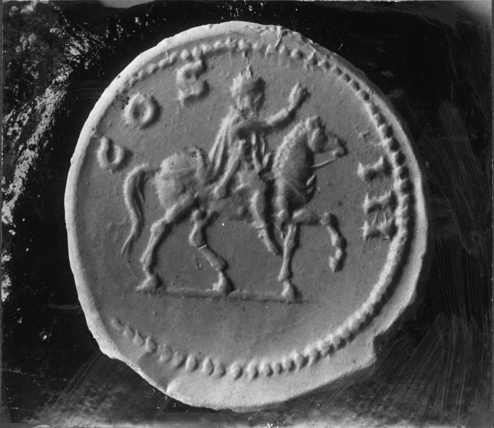 013741 - reperto - Foro Romano, Equus Domitiani, calco in gesso di una moneta su cui Ã¨ rappresentata la statua equestre di Domiziano; neg. serie F, n. 310