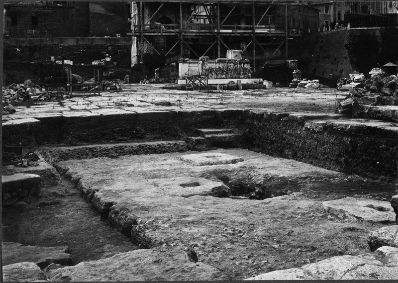 013745 - monumento - Foro Romano, Equus Domitiani, la platea di fondazione; neg. serie F, n. 285