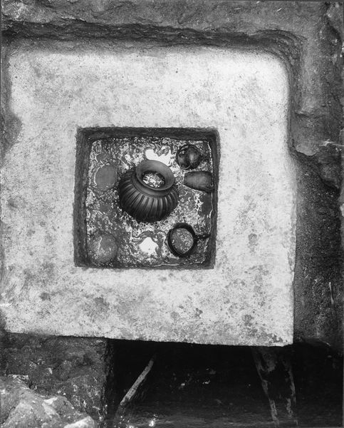 013755 - monumento - Foro Romano, Equus Domitiani, la pietra inaugurale con i vasi; neg. serie C, n. 230 (neg. serie F, n. 356; FILM 1494)
