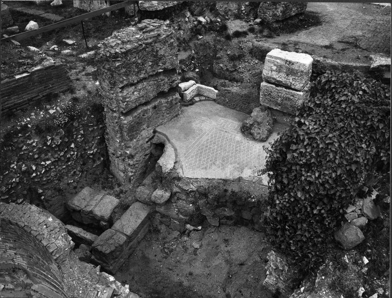 013661 - monumento - Foro Romano, Domus Publica, ambiente a fianco al piccolo impluvio; neg. serie A, n. 817 (ottobre 1968)