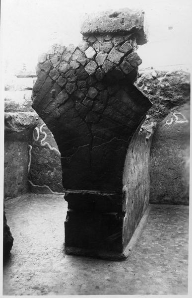 012705 - monumento - Foro Romano, Clivo Capitolino, c.d. Rostri di Cesare, sostruzioni prima del restauro, particolare; neg. serie ???, n. 1928 (?)
