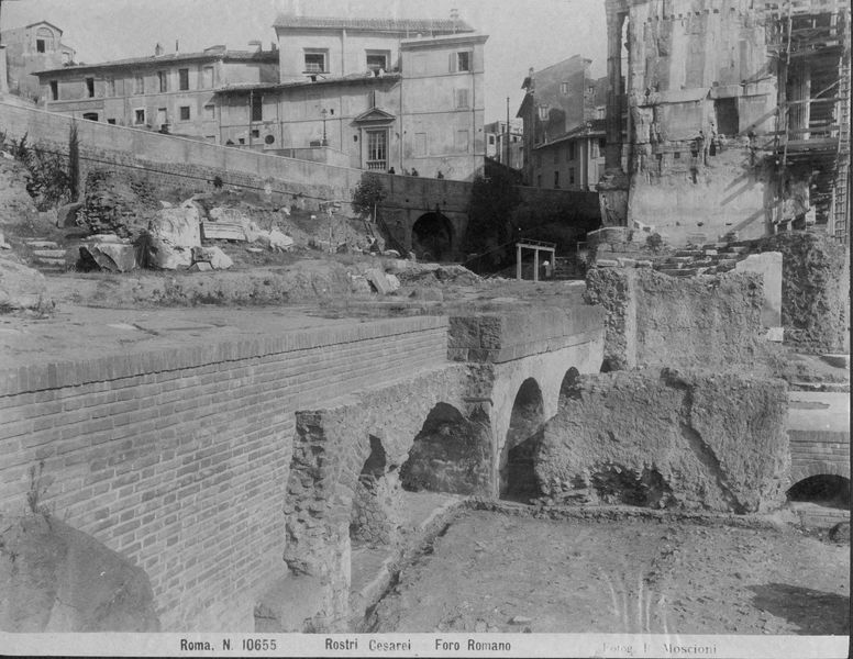 012707 - monumento - Foro Romano, Clivo Capitolino, sostruzioni, c.d. Rostri di Cesare; neg. serie E, n. 2391