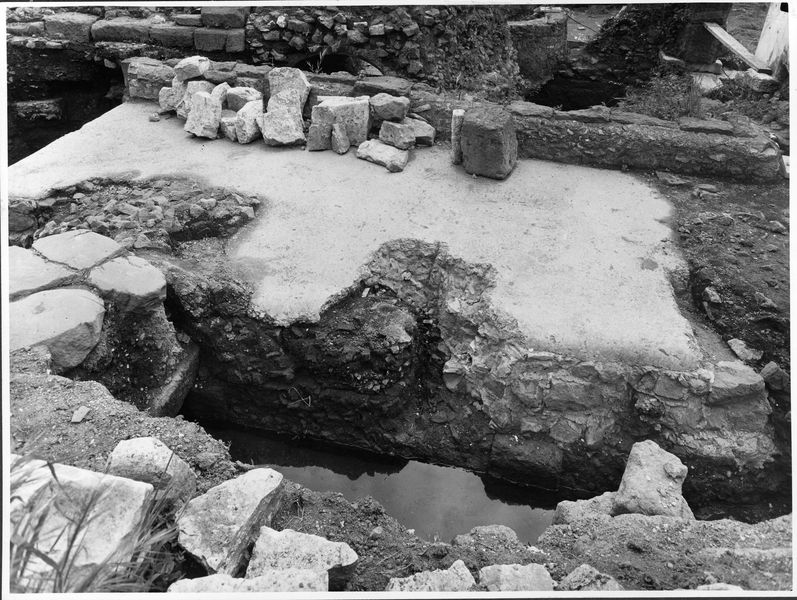 012712 - monumento - Foro Romano, Clivo Capitolino, sostruzioni repubblicane, particolare della copertura, durante i saggi Kahler del 1959); neg. serie F, n. 2125
