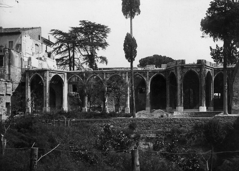 022586 - monumento - Palatino, Domus Augustana, Villa Mills, veduta della facciata meridionale durante la demolizione, 20 aprile 1927; negativo serie F, n. 1599