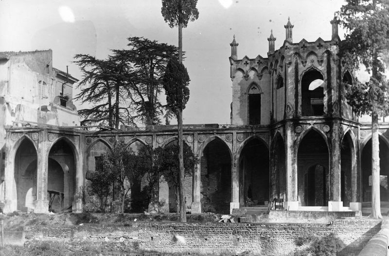 022589 - monumento - Palatino, Domus Augustana, Villa Mills, veduta della facciata meridionale durante la demolizione, aprile 1927; negativo serie E, n. 672