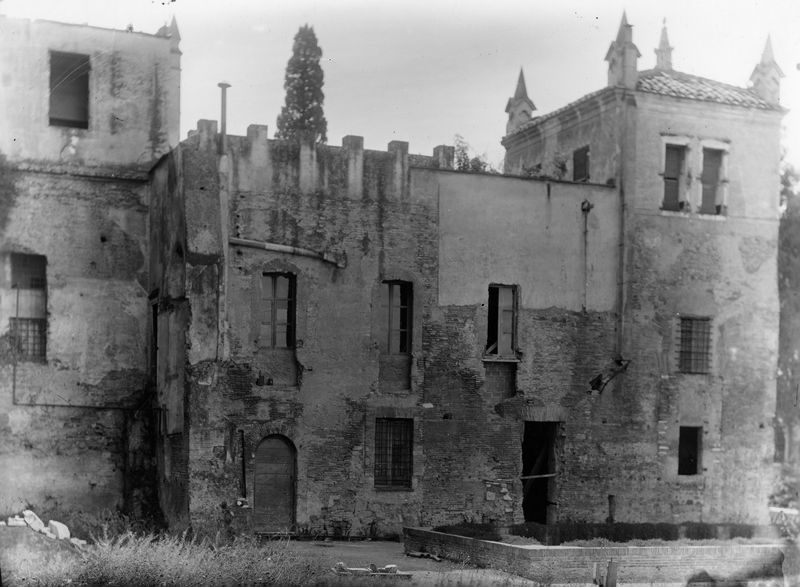 022598 - monumento - Palatino, Domus Augustana, Villa Mills, ripresa della facciata meridionale, il lato verso lo scalone della Domus Augustana; neg. serie E, n. 654