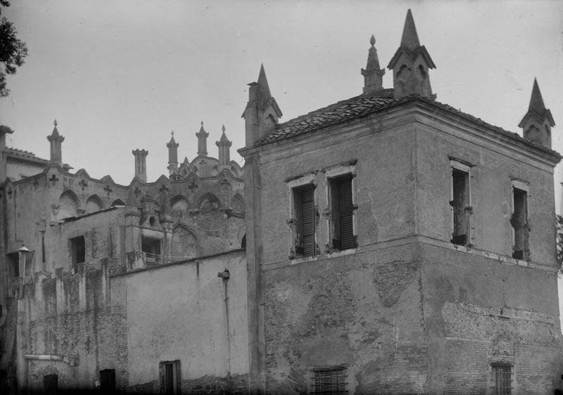 022601 - monumento - Palatino, Domus Augustana, Villa Mills, ripresa della facciata meridionale, il lato verso lo scalone della Domus Augustana, i piani alti; neg. serie E, n. 647