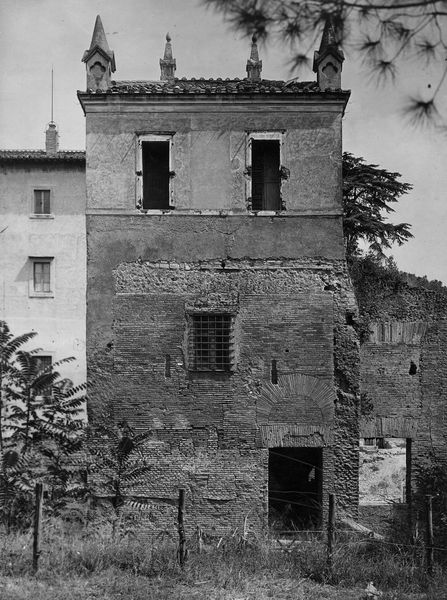 022607 - monumento - Palatino, Domus Augustana, Villa Mills, particolare della porzione sinistra della facciata meridionale; negativo serie E, n. 645. Inv. n. 1330