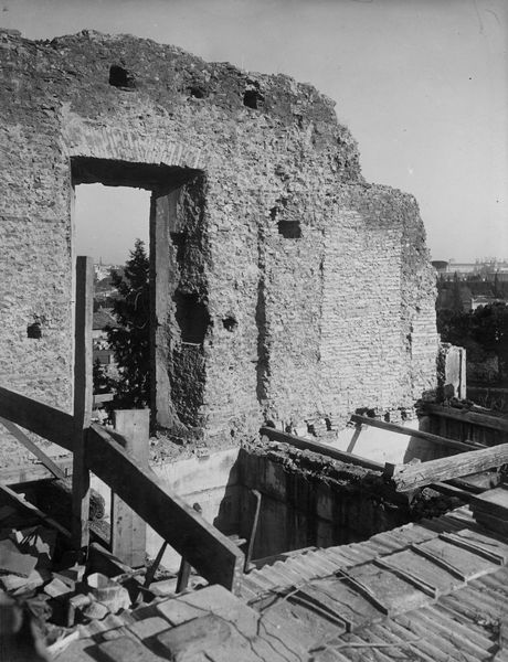 010153 - monumento - Palatino, Domus Augustana, Villa Mills, ambienti interni durante la demolizione, una parete interna (gennaio 1929); neg. serie E, n. 728