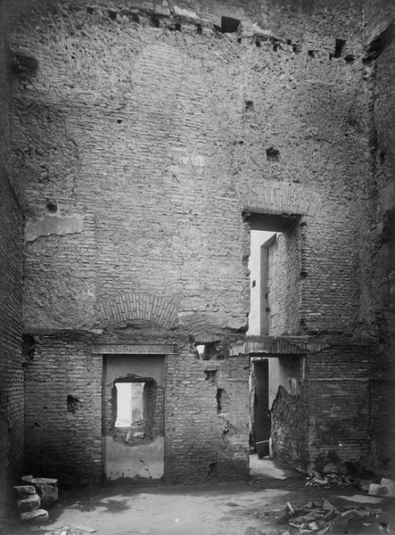 010155 - monumento - Palatino, Domus Augustana, Villa Mills, ambienti interni durante la demolizione, una parete interna (14 gennaio 1930); senza negativo