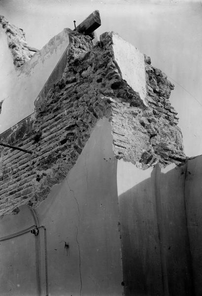 010167 - monumento - Palatino, Domus Augustana, Villa Mills, ambienti interni durante la demolizione, particolare di una parete; neg. serie F, n. 1623