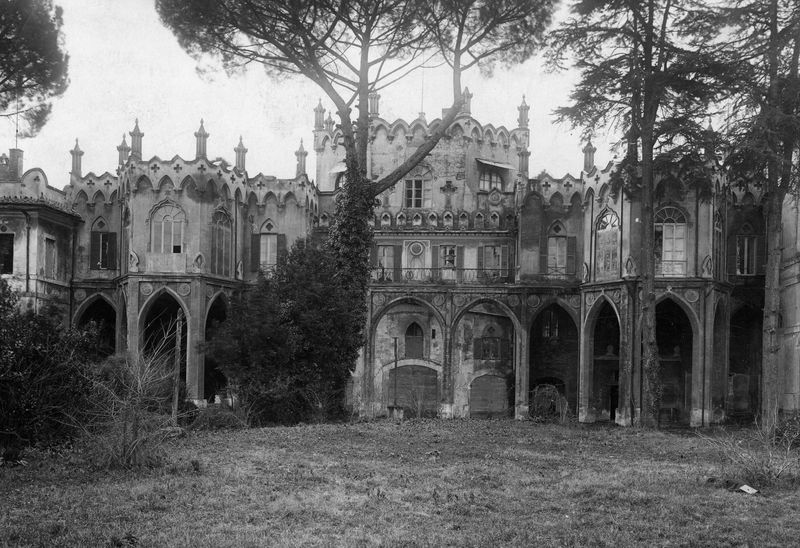 022618 - monumento - Palatino, Domus Augustana, Villa Mills, la facciata settentrionale vista dallo Stadio di Domiziano; neg. serie E, n. 2350. Inv. n. 3067
