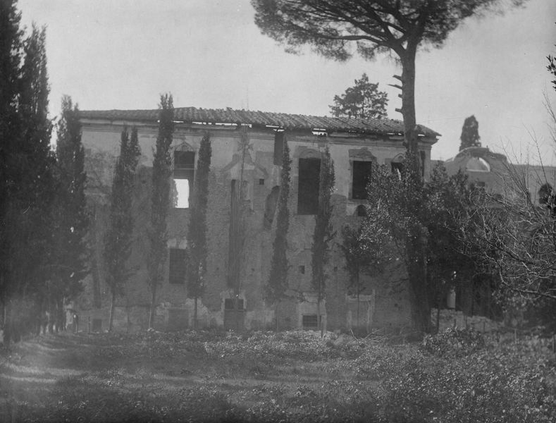 022632 - monumento - Palatino, Domus Augustana, Villa Mills, facciata settentrionale, l'estremitÃ  verso lo Stadio di Domiziano, durante la demolizione; neg. serie E, n. 656