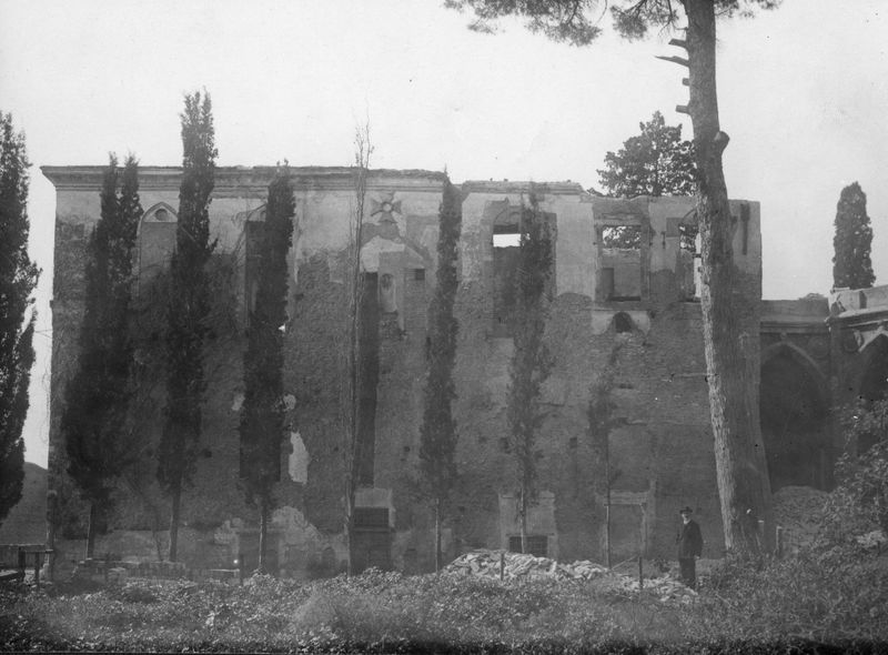 022634 - monumento - Palatino, Domus Augustana, Villa Mills, facciata settentrionale, l'estremitÃ  verso lo Stadio di Domiziano, durante la demolizione (21 marzo 1927); senza negativo