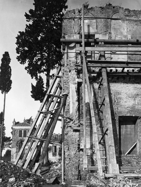 022647 - monumento - Palatino, Domus Augustana, Villa Mills, facciata settentrionale, puntellamento dell'estremitÃ  verso lo Stadio di Domiziano; neg. serie E, n. 471