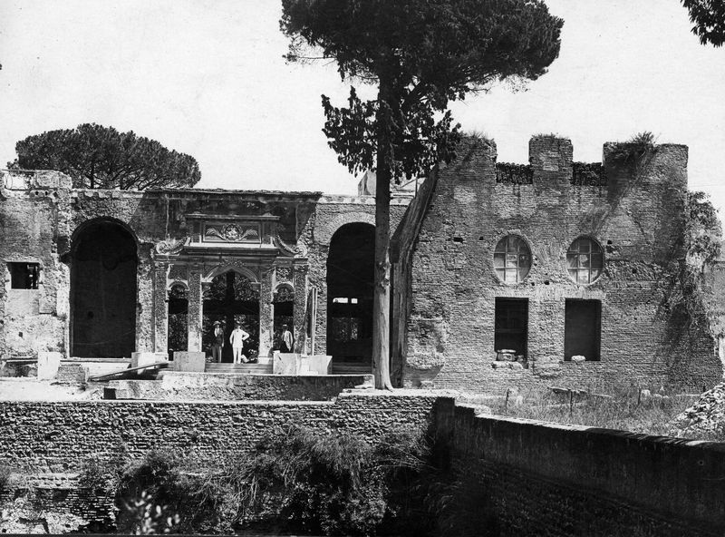 022649 - monumento - Palatino, Domus Augustana, Villa Mills, facciata settentrionale, il portichetto barocco (agosto 1927); senza negativo