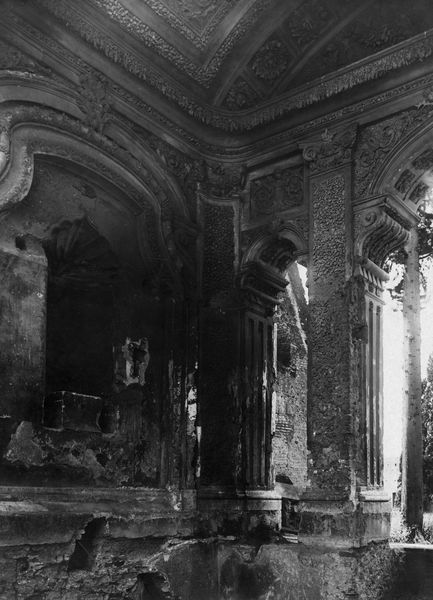 022656 - monumento - Palatino, Domus Augustana, Villa Mills, facciata settentrionale, particolare del interno del portichetto barocco; neg. serie E, n. 686-687. Inv. n. 1371-1372
