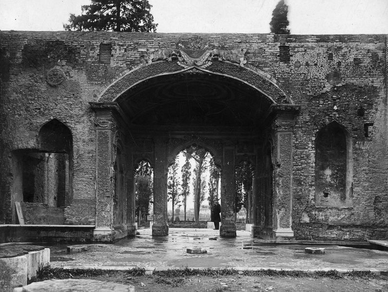 022660 - monumento - Palatino, Domus Augustana, Villa Mills, facciata settentrionale, il portichetto barocco; neg. serie E, n. 693. Inv. n. 1378