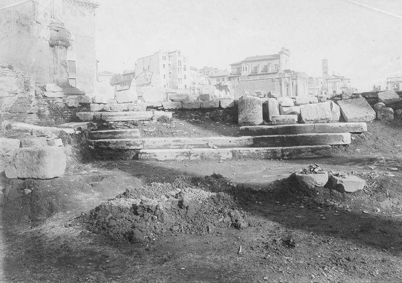 018977 - monumento - Foro Romano, Volcanal, veduta durante lo scavo (inizio del XX secolo); neg. serie F, n. 145. N. inv. 3333