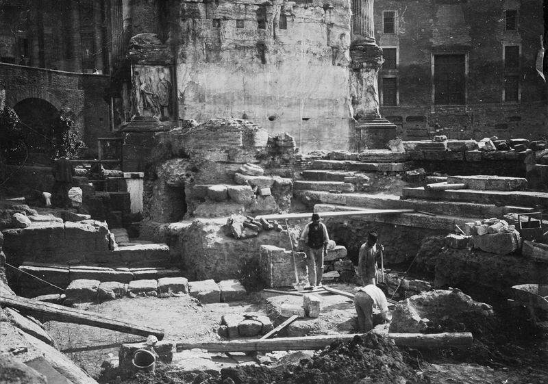 018978 - monumento - Foro Romano, Volcanal, veduta durante lo scavo (inizio del XX secolo); senza negativo