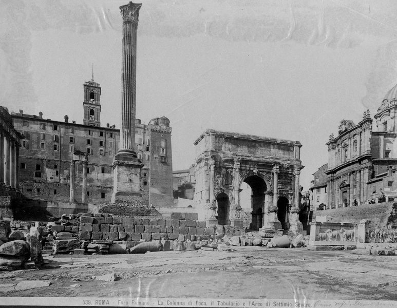 012743 - monumento - Foro Romano, Colonna di Foca, veduta  con la vecchia sistemazione del basamento; FILM n. 1494