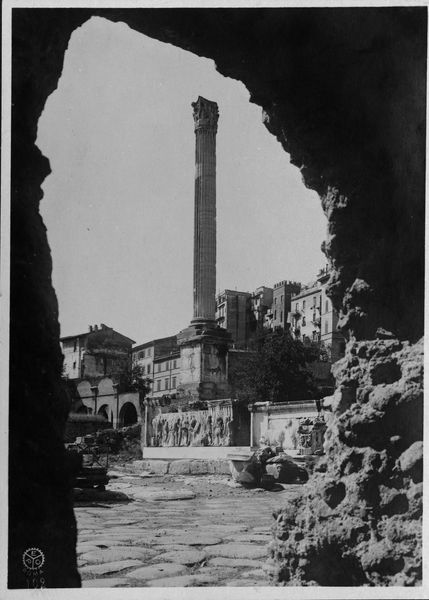 012744 - monumento - Foro Romano, Colonna di Foca, veduta  con i Rostri; FILM n. 1494