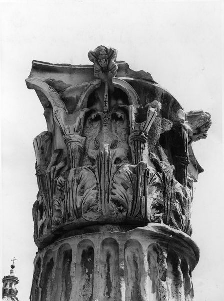 012769 - monumento - Foro Romano, Colonna di Foca, il capitello (particolare ingrandito); neg. serie F, n. 1285. Inv. n. 4474