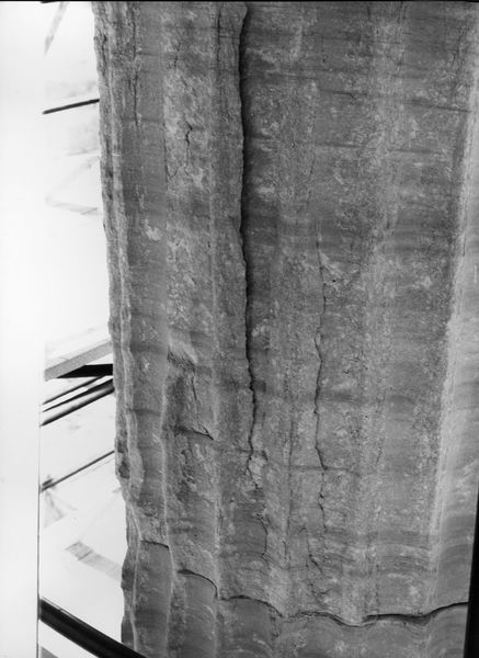 012773 - monumento - Foro Romano, Colonna di Foca, lo stato di conservazione prima dell'intervento del 1982, particolare del fusto; FILM 996