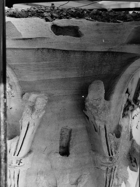 012788 - monumento - Foro Romano, Colonna di Foca, lo stato di conservazione prima dell'intervento del 1982, particolare del capitello; FILM 996