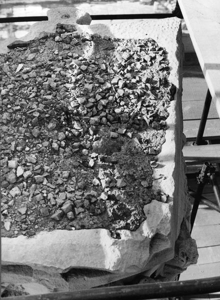012790 - monumento - Foro Romano, Colonna di Foca, lo stato di conservazione prima dell'intervento del 1982, particolare del capitello; FILM 996