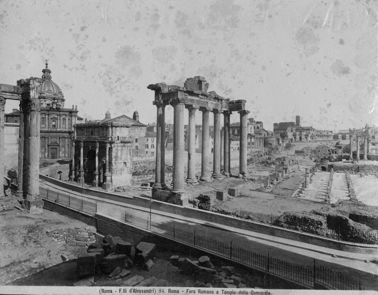 017061 - monumento - Foro Romano, Tempio di Saturno e Clivo Capitolino, veduta dal Tabularium, dopo il 1880; senza negativo
