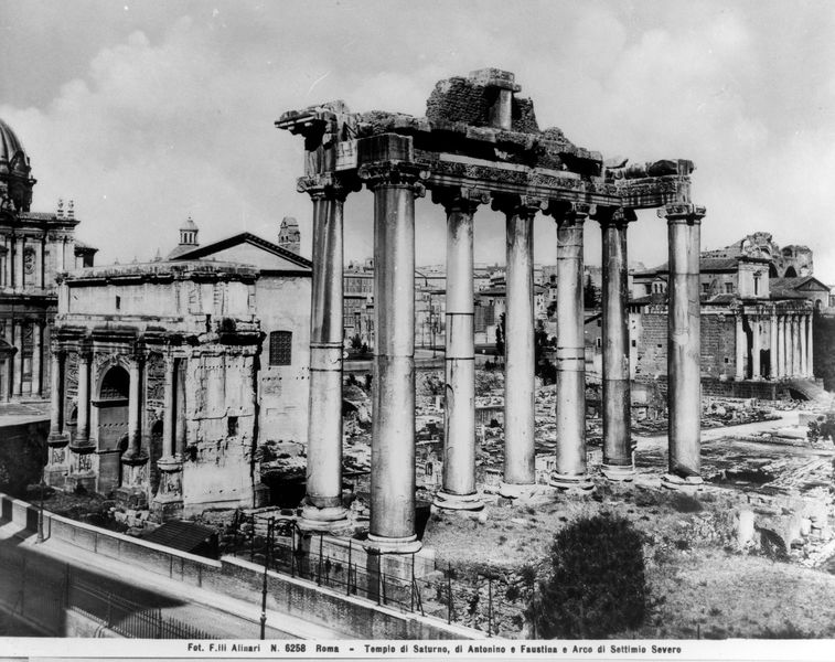 020040 - monumento - Foro Romano, Tempio di Saturno e Arco di Settimio Severo, veduta dal Tabularium; neg. serie 6x6, n. 19587 (foto Alinari)